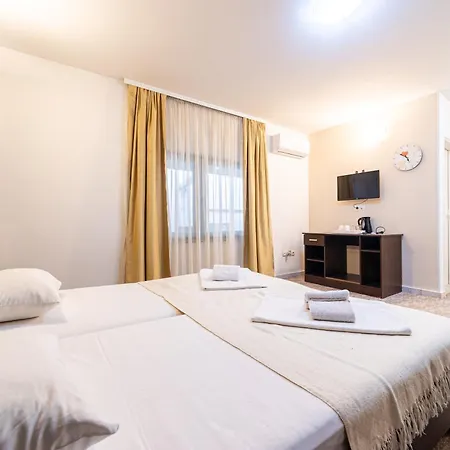 Hayathills